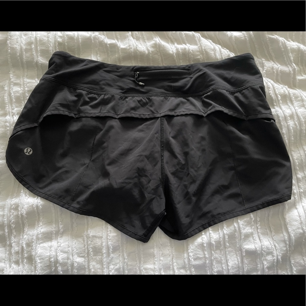 Lululemon black speed up low rise short 2.5” size 6